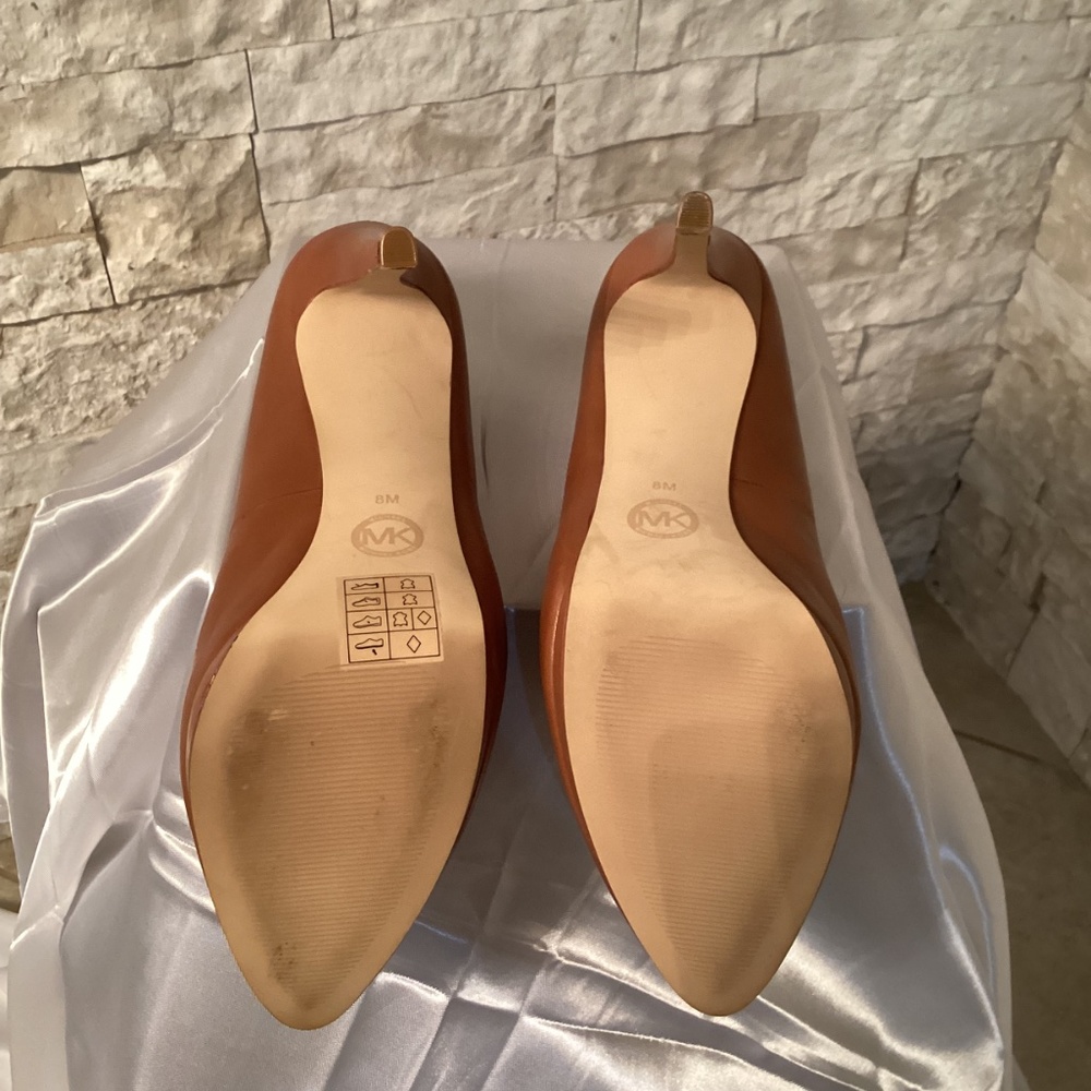 Michael Kors Hamilton Platform Pump - Picture 8 of 10
